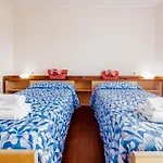 341 - Mavi Al Mare, A Due Passi Dalla Di *
